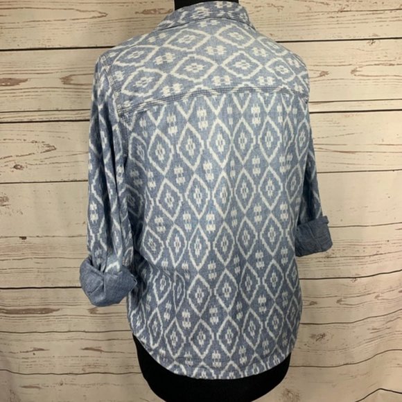 3/$25 Ikat Chambray shirt - Picture 2 of 4